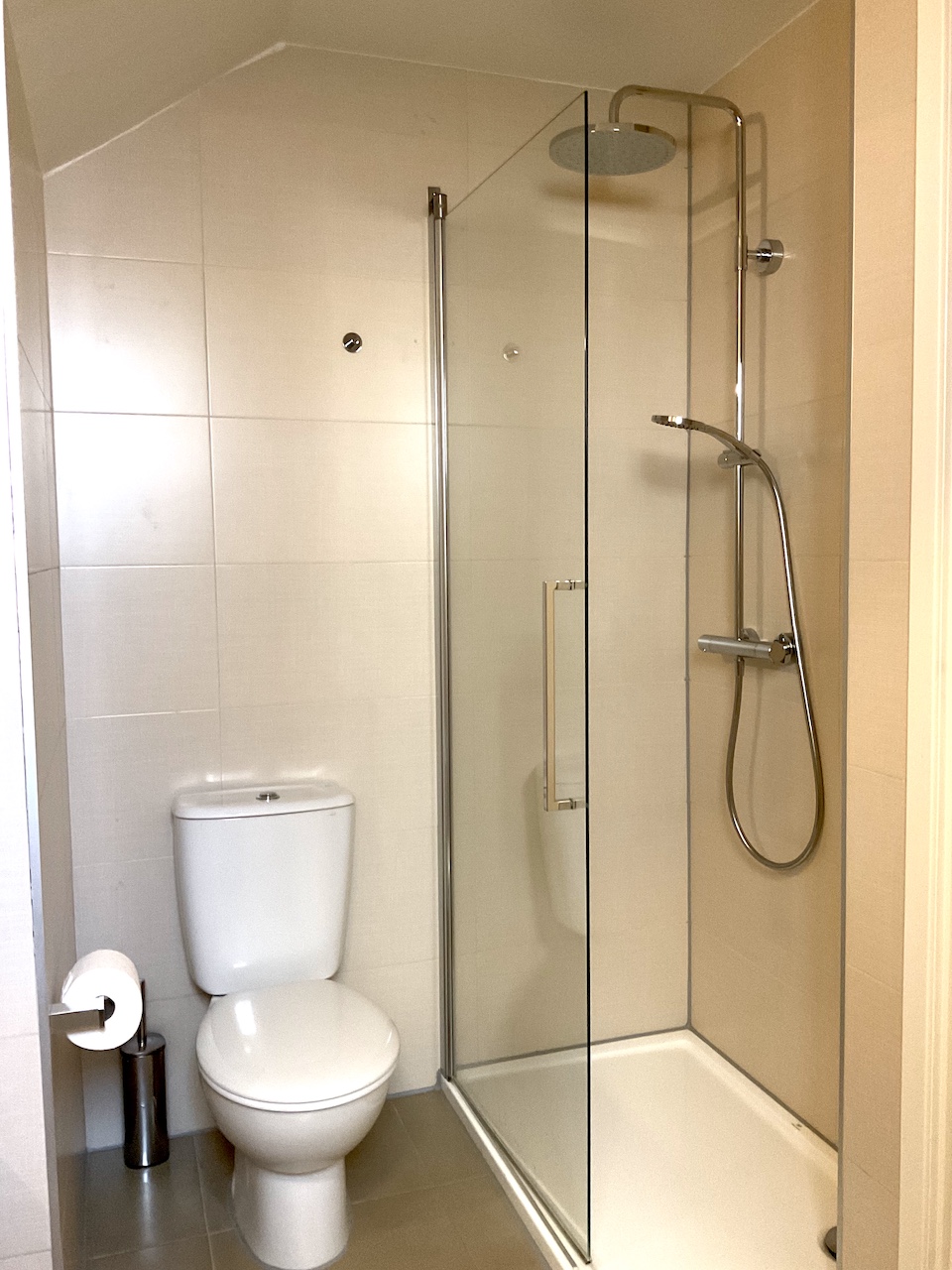 Resa estates huis huren for rent Cala Tarida Shower.jpg